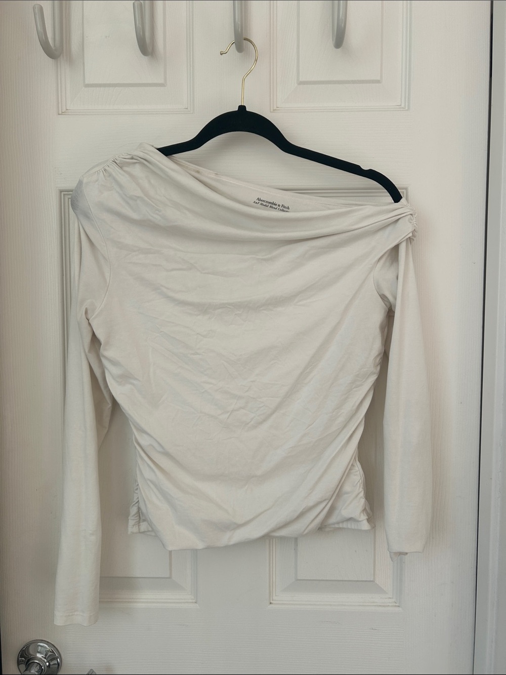 Abercrombie & Fitch Off-Shoulder Long Sleeve Top - Cream